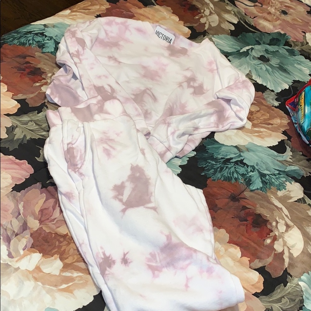 SOLD! - VS sport outfit!